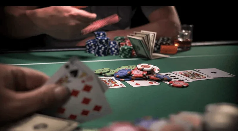 Poker mang lại những màn đấu trí cân não, rèn luyện bản lĩnh và khả năng đọc vị tâm lý.