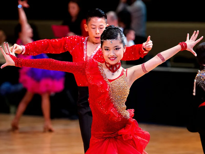 Tập luyện Dance Sport đều đặn hỗ trợ cải thiện sức bền, độ linh hoạt, khả năng giữ thăng bằng và sự tự tin.